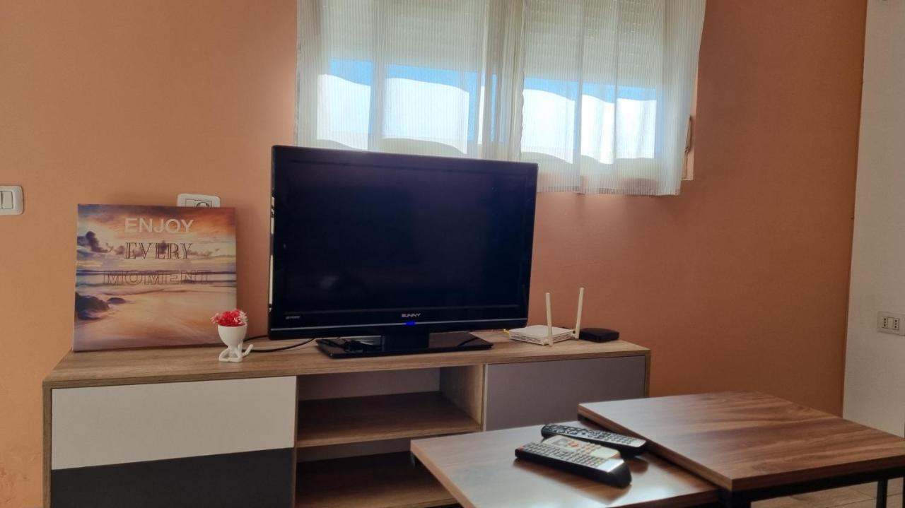 Sky Apartament. Bllok District ติรานา ภายนอก รูปภาพ